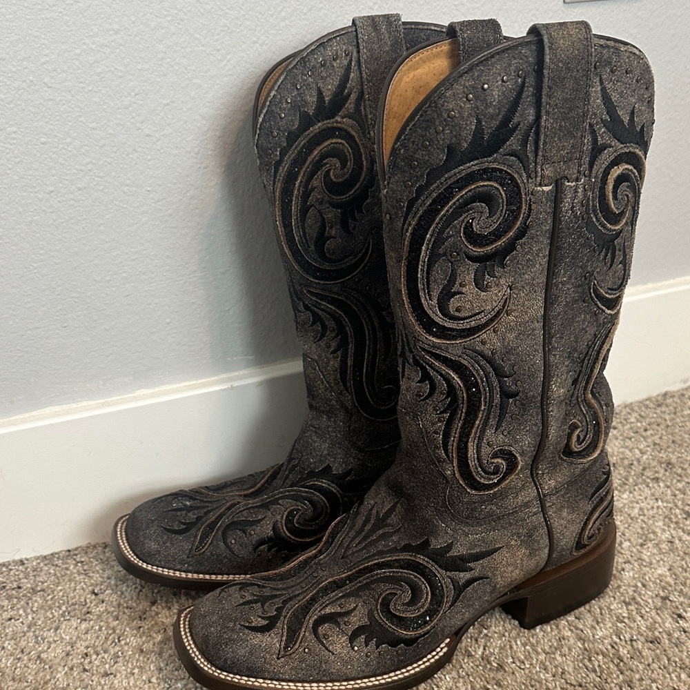 Embroidered Western Cowboy Boots